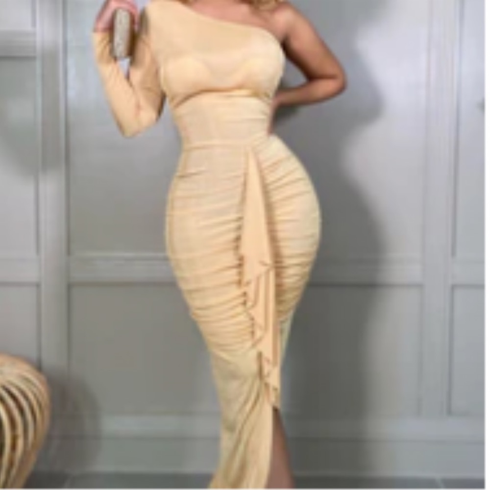 Touchdolls Dreamcatcatcher one shoulder maxi dress